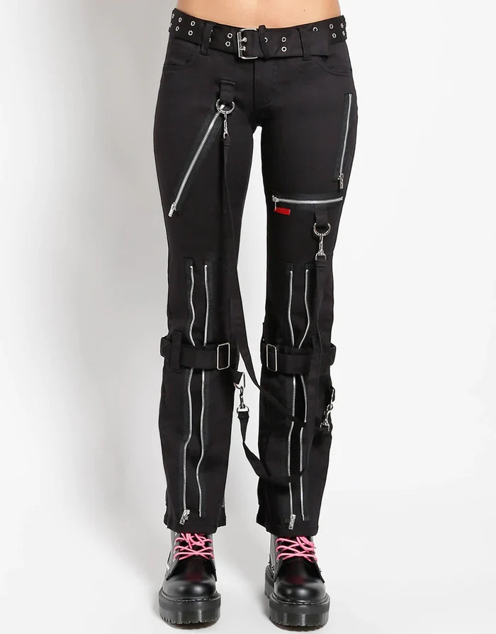 model showing front of pants