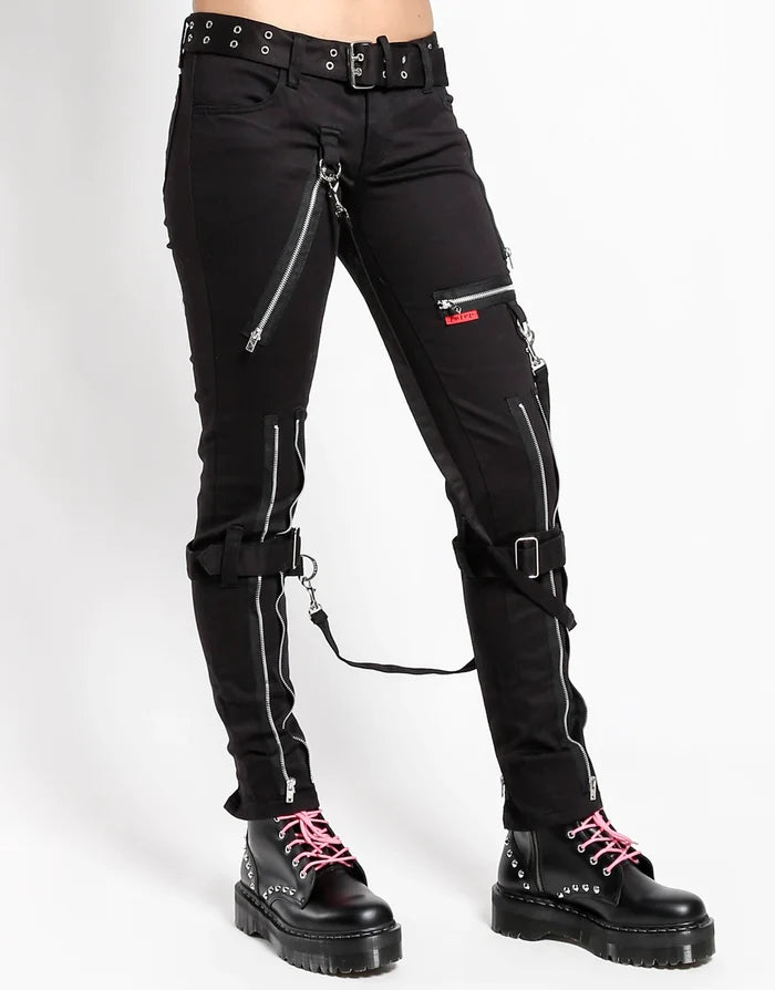 model showing side of pants
