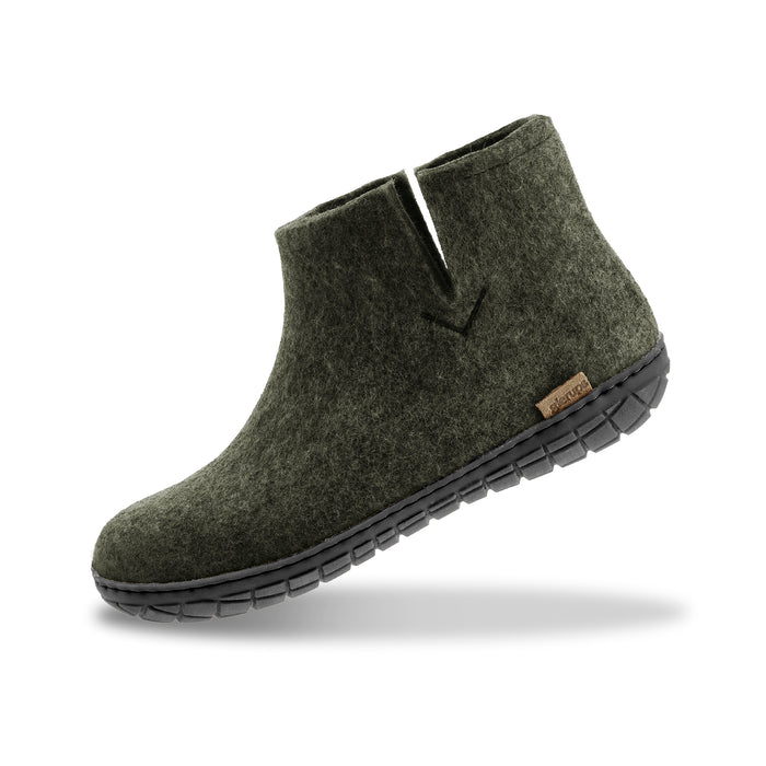 Boot with natural rubber sole - black - Forest