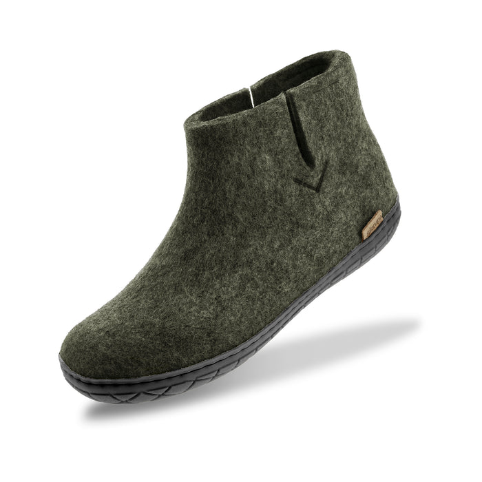 Boot with natural rubber sole - black - Forest
