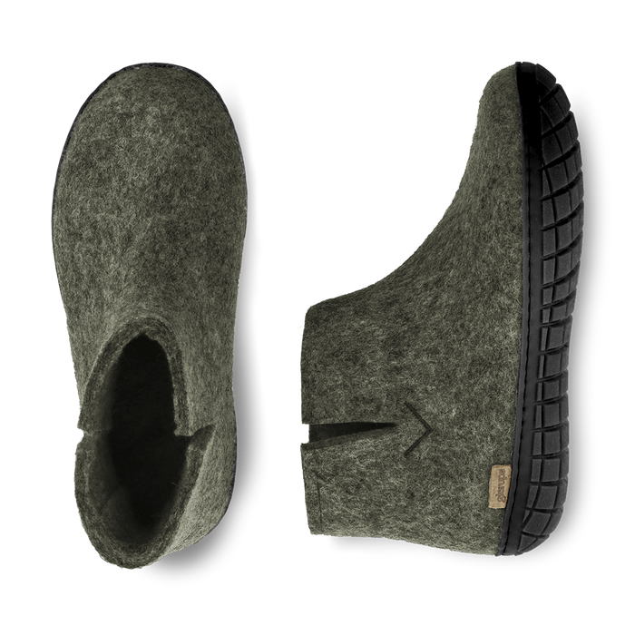 Boot with natural rubber sole - black - Forest