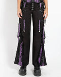 model showing front of pants
