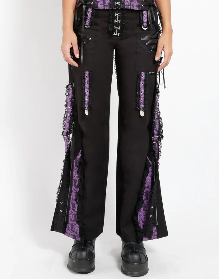 model showing front of pants