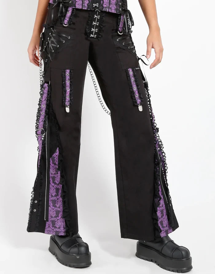 model showing side of pants