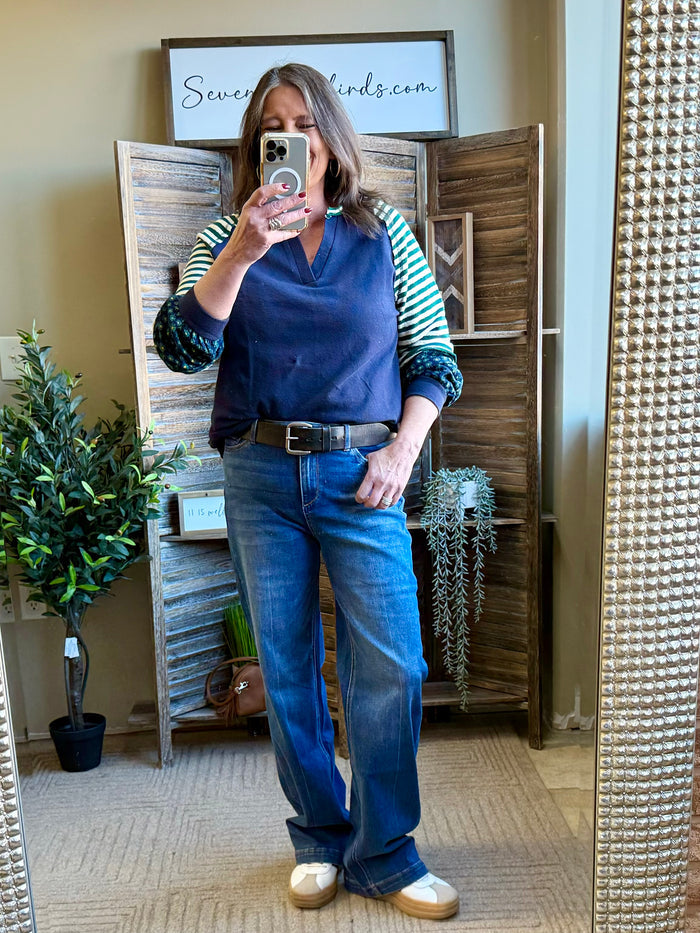 Floral sleeve waffle knit V-neck t-shirt in dark blue with striped sleeves and cuffs