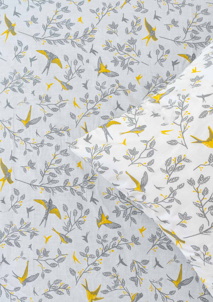 Fluttering Swallows Flat sheet - Multicolor