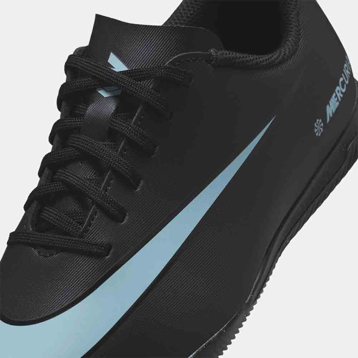 Up close, front view of the Nike Jr. Mercurial Vapor 16 Club Indoor Soccer Shoes.