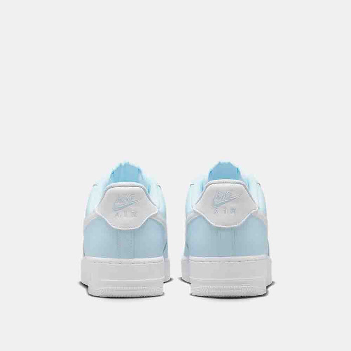 Rear view of the Men's Nike Air Force 1 '07.