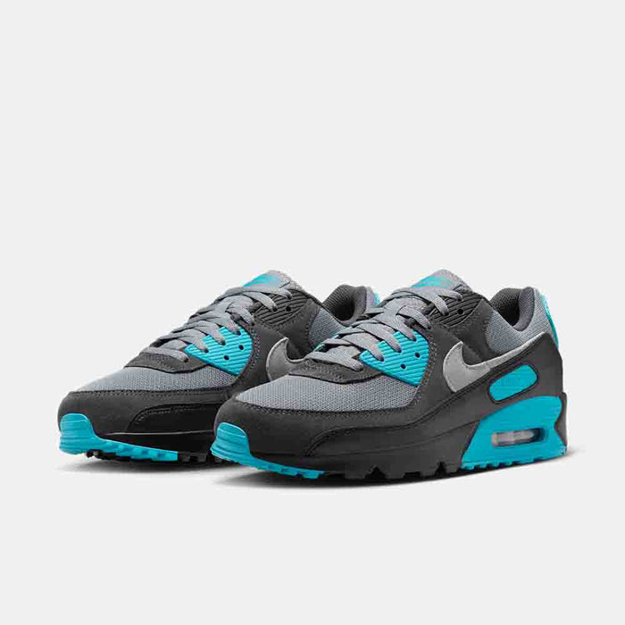 Front view of the Men's Nike Air Max 90.