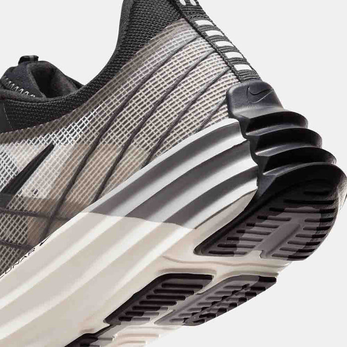 Up close, rear view of the Men's Nike Lunar Roam Running Shoes.