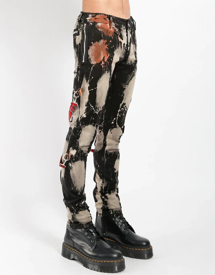 model showing side of pants