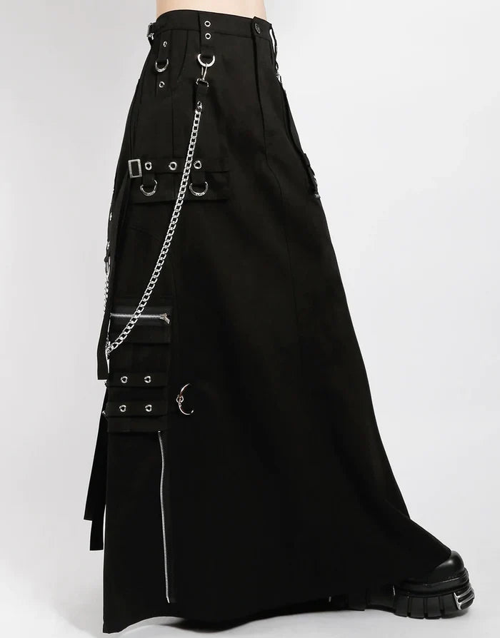 model showing side of skirt