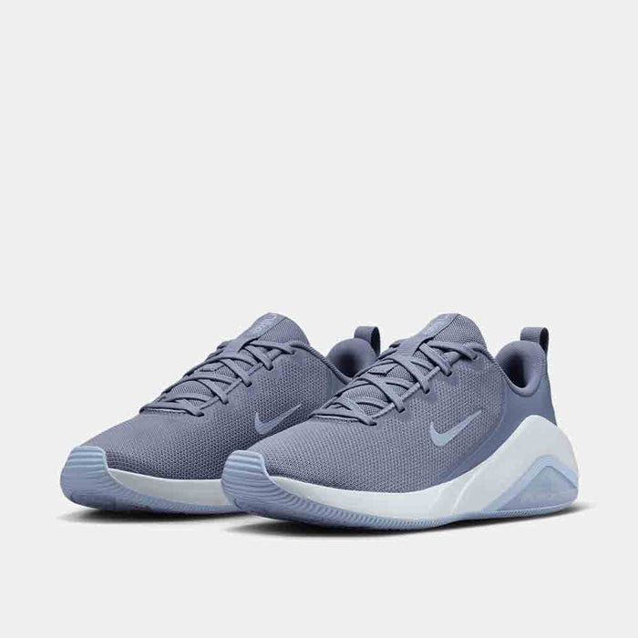 Front view of the Women's Nike Bella 7.