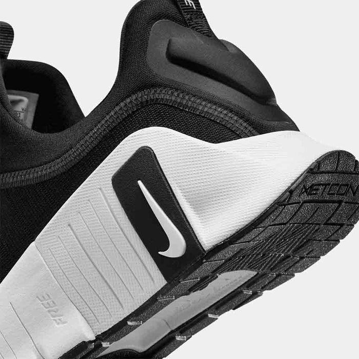 Up close, rear view of the Women's Nike Free Metcon 6.
