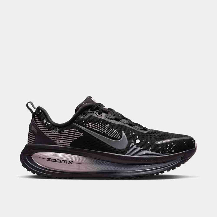 Side view of the Women's Nike Vomero 18 SE.
