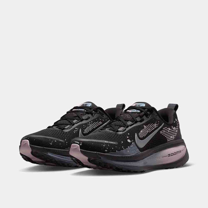 Front view of the Women's Nike Vomero 18 SE.