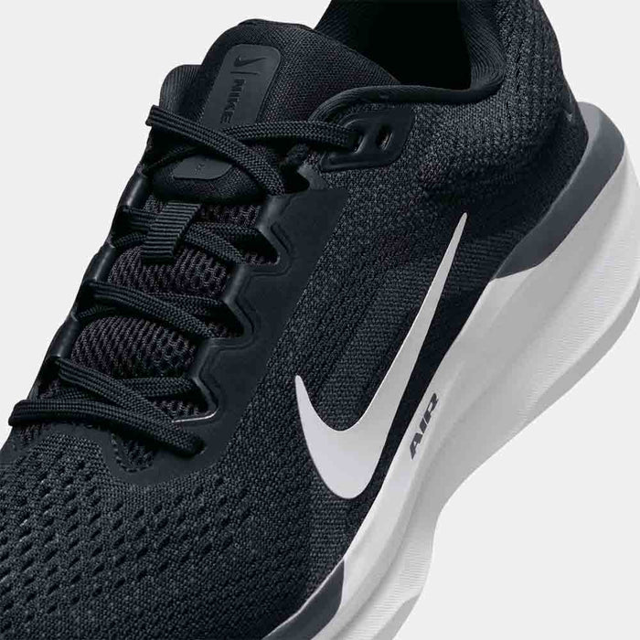 Up close, front view of the Women's Nike Winflo 11.