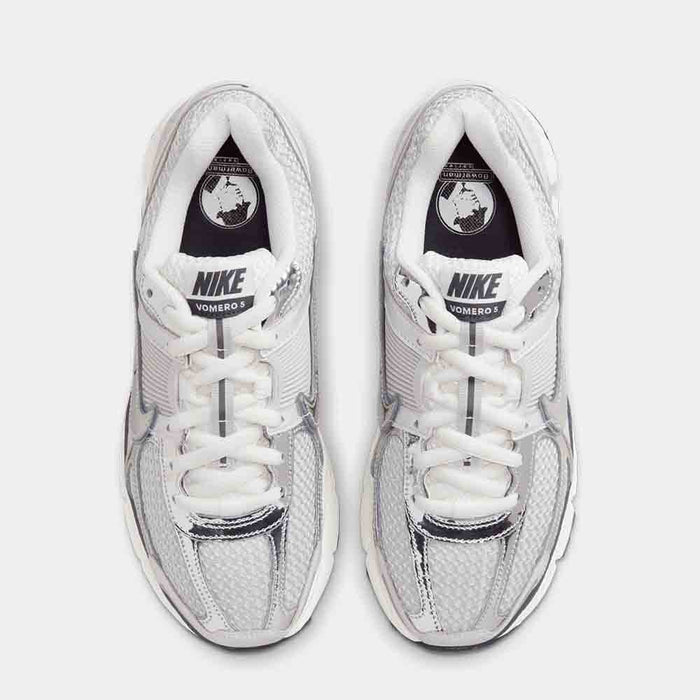 Top view of the Nike Women's Zoom Vomero 5.