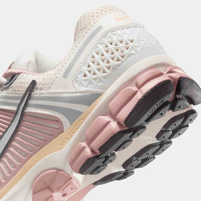 Up close, rear view of the Nike Women's Zoom Vomero 5.